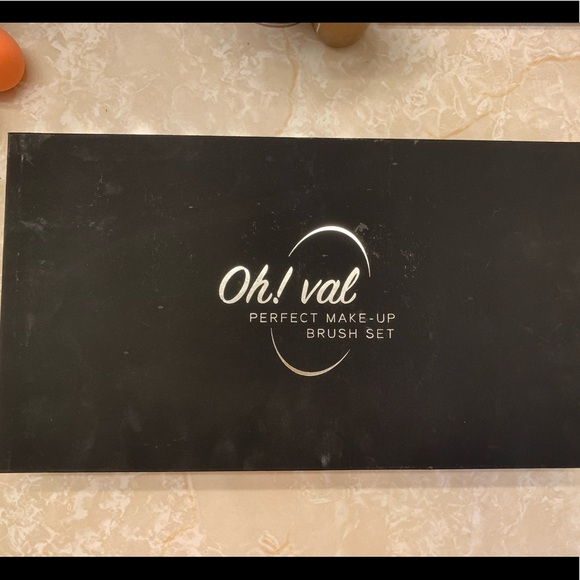 NIB Wunder2 oval makeup brush set - Picture 6 of 6